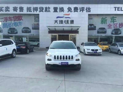 探究2014款進(jìn)口自由光都市版 二手市場中的白色座駕與專業(yè)洗掃車的對(duì)比分析